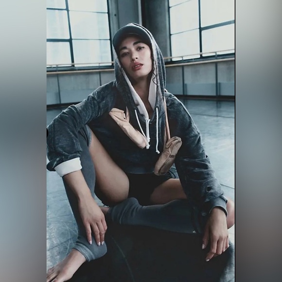 31-FREE PEOPLE Playbook Hoodie - Picture 2 of 4